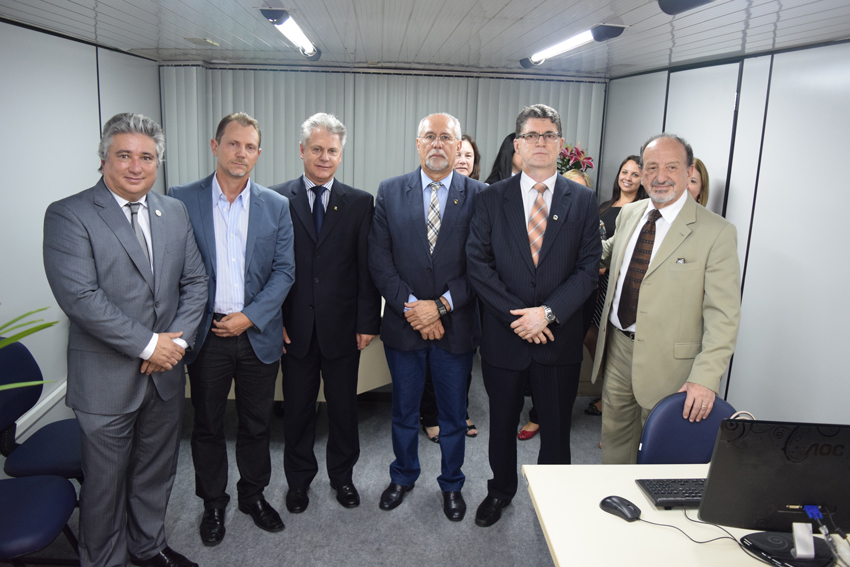 Participaram da inauguração os presidentes da Jucepar, Ardisson Akel, do SESCAP-PR, Mauro Kalinke; da FECOPAR, Divanzir Chiminacio;  e os vice-presidentes da Jucepar, Valdir Pietrobon; do CRCPR, Marcos Rigoni e do SICONTIBA, Dirceu Tadeu Vaz além de alguns colaboradores e vogais da Jucepar.