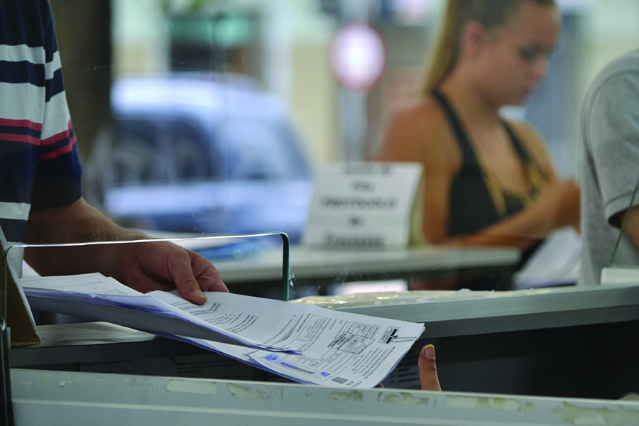 Londrina encerrou o ano de 2013 como a segunda cidade com maior número de empresas ativas no Estado. De acordo com dados da Junta Comercial do Paraná (Jucepar), 4,77% do total de empreendimentos estão na região londrinense. O índice corresponde a uma quantia de mais de 50 mil estabelecimentos empresariais, colocando o município em excelente colocação no ranking das cidades paranaenses com maior número de empresas em plena atividade, atrás apenas de Curitiba.