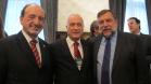 Ardisson Naim Akel e Antonio Romão Montes, presidente e vice-presidente da Jucepar, com o vice-governador Flávio Arns.