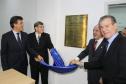 O governador Beto Richa, o presidente da Junta Comercial do Paraná, Ardisson Akel, o prefeito de Maringá, Roberto Pupim, e o presidente do Sincontábil, Orlando Chiqueto, inauguram o novo escritório da Jucepar no município e lançam a unidade piloto do Projeto Integrar.