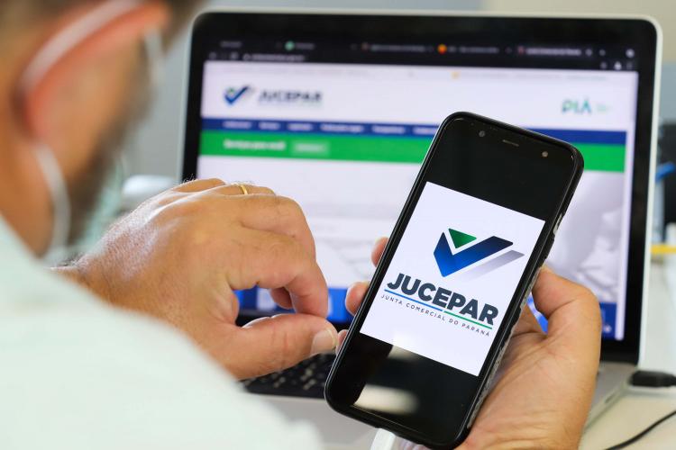 A Junta Comercial do Paraná criou ainda Twitter e Instagram para, juntamente com o Facebook, serem ferramentas de suporte para a comunicação institucional na divulgação de conteúdo e interação com o público.