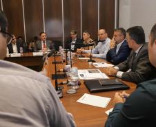 Reunião no Gabinete de Gestão e Informação (GGI) sobre o programa Descomplica Paraná.