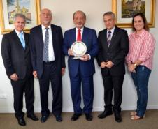 Presidente da Jucepar recebe homenagem do Sescap