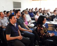 Os 53 novos servidores da Junta Comercial do Paraná (Jucepar) empossados pelo governador Beto Richa na última semana, iniciaram oficialmente suas atividades na autarquia nesta quinta-feira (5). Eles foram recepcionados no prédio que abrigará o Centro de Documentação do órgão pelo secretário da Administração e da Previdência, Fernando Ghignone, e pelo presidente da Jucepar, Ardisson Akel.Curitibaq, 05/04/2018.Foto: Evandro Fadel/SEAP