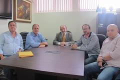 O presidente da Associação Comercial e Empresarial de Jandaia do Sul - ACEJAN, Novaldo Roder, o prefeito do município, Dejair Valério, o diretor da ACEJAN, Paulo Rogério e o assessor do prefeito, Sérgio Cernescu