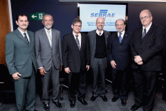 Os presidentes das Juntas Comerciais do Ceará,  da Paraíba e do Paraná, juntamente com o Diretor do DNRC, João Elias Cardoso e o Presidente do Sebrae, Luiz Barreto.