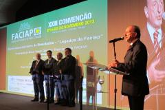 Ardisson Naim Akel discursa durante homenagem à Junta Comercial do Paraná