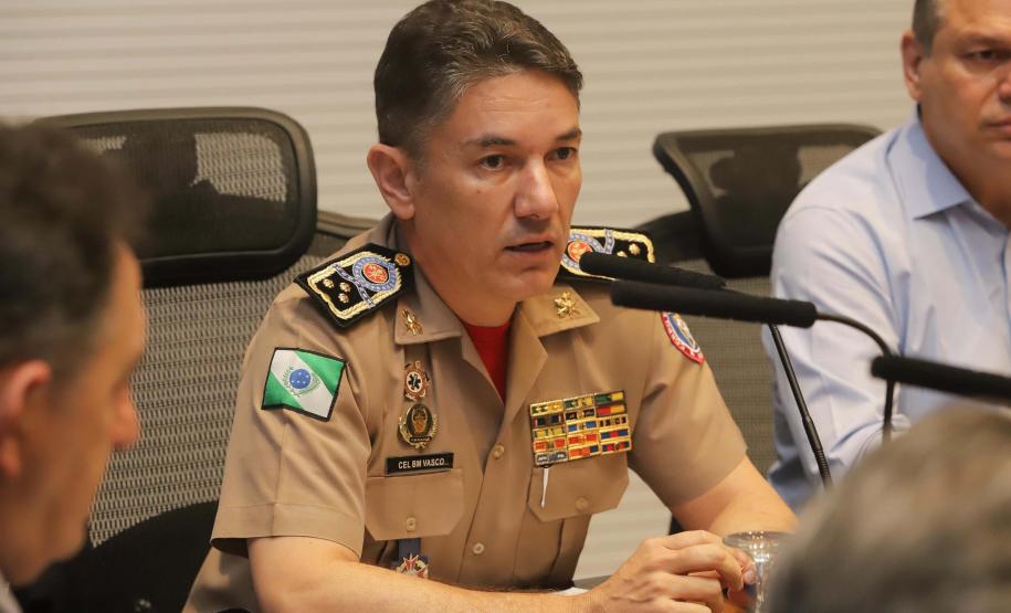 Reunião no Gabinete de Gestão e Informação (GGI) sobre o programa Descomplica Paraná.