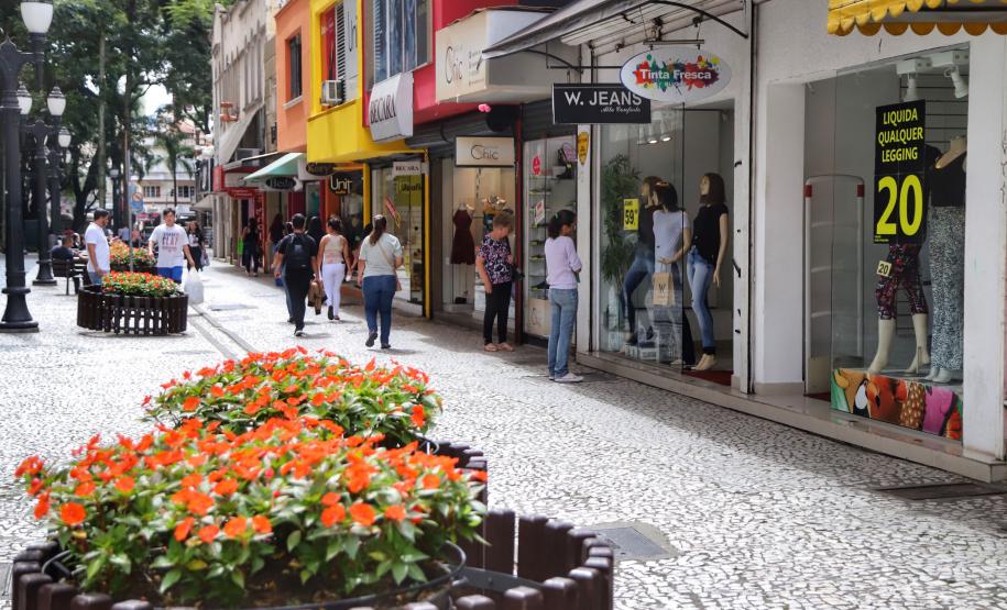 Junta Comercial do Paraná chega aos 131 anos como uma das mais rápidas do País para as empresas.