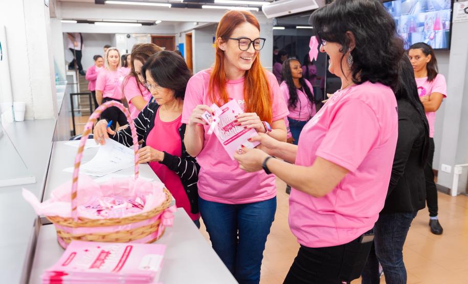 Servidores da Jucepar participam de palestra sobre prevenção do câncer de mama