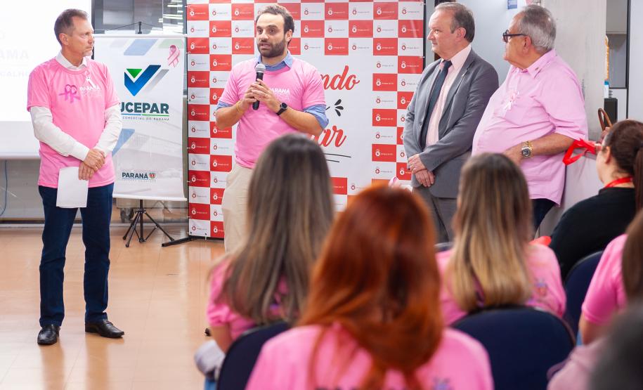 Servidores da Jucepar participam de palestra sobre prevenção do câncer de mama