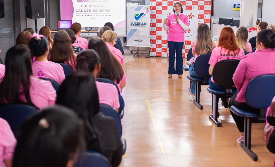 Servidores da Jucepar participam de palestra sobre prevenção do câncer de mama