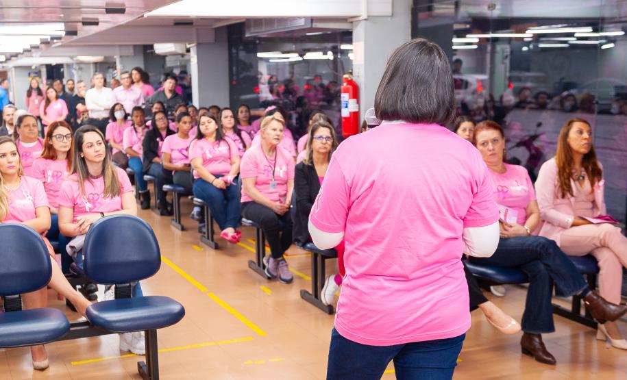 Servidores da Jucepar participam de palestra sobre prevenção do câncer de mama
