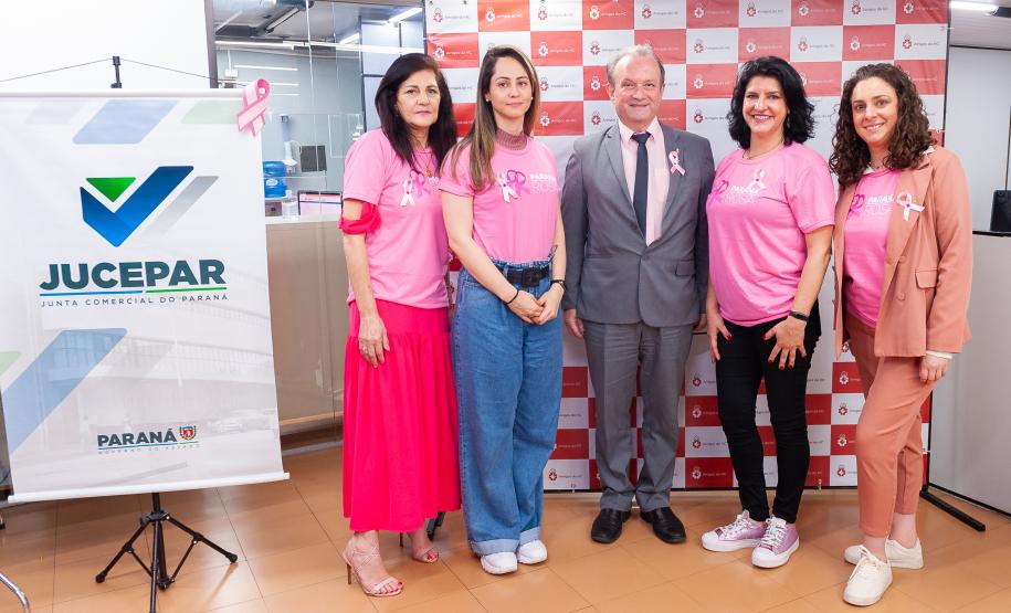 Servidores da Jucepar participam de palestra sobre prevenção do câncer de mama