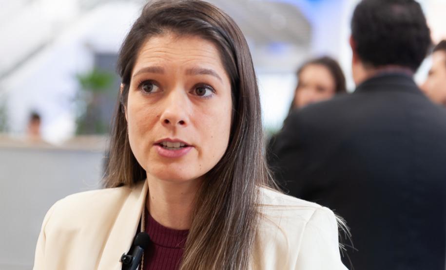 Estado e Sebrae-PR orientam prefeituras da RMC e Litoral sobre o Decreto do Baixo Risco. Na foto, Letícia Justus.