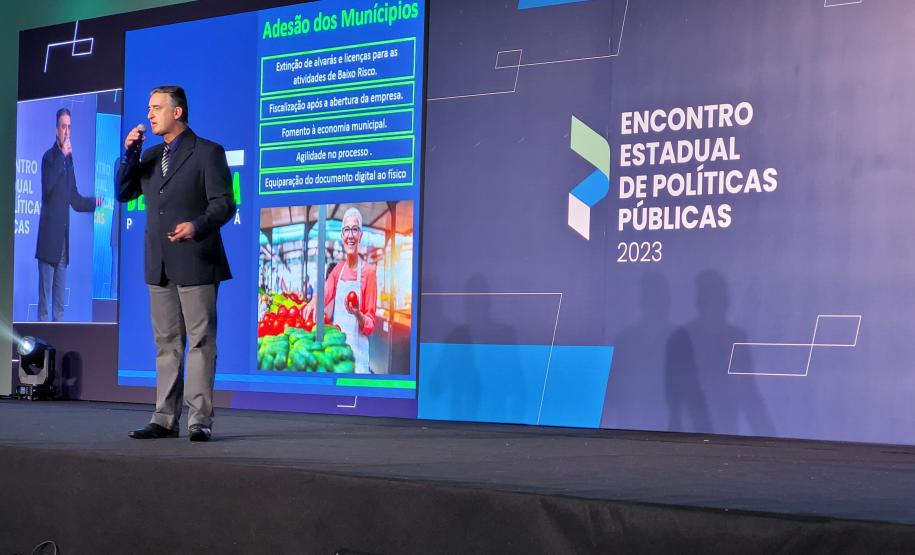 Descomplica Paraná é divulgado para 300 pessoas em evento realizado em Foz do Iguaçu