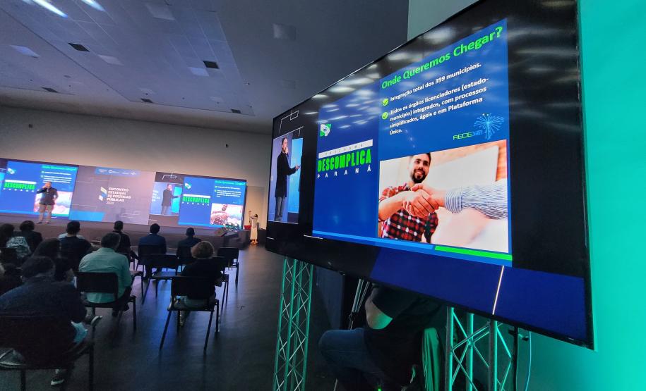 Descomplica Paraná é divulgado para 300 pessoas em evento realizado em Foz do Iguaçu