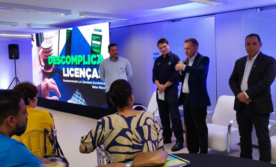 O Governo do Estado, por meio da Junta Comercial do Paraná (Jucepar) e da Casa Civil, apresentou nesta terça-feira (28) o programa Descomplica Paraná para gestores públicos municipais de Londrina e outros 12 municípios da região Norte do Estado.