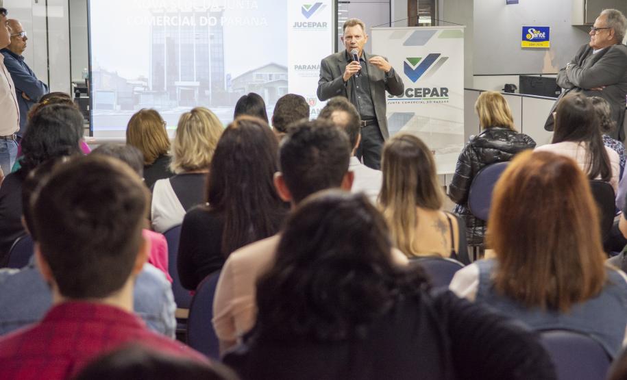 Jucepar difunde informação sobre governança pública na sede do órgão em Curitiba