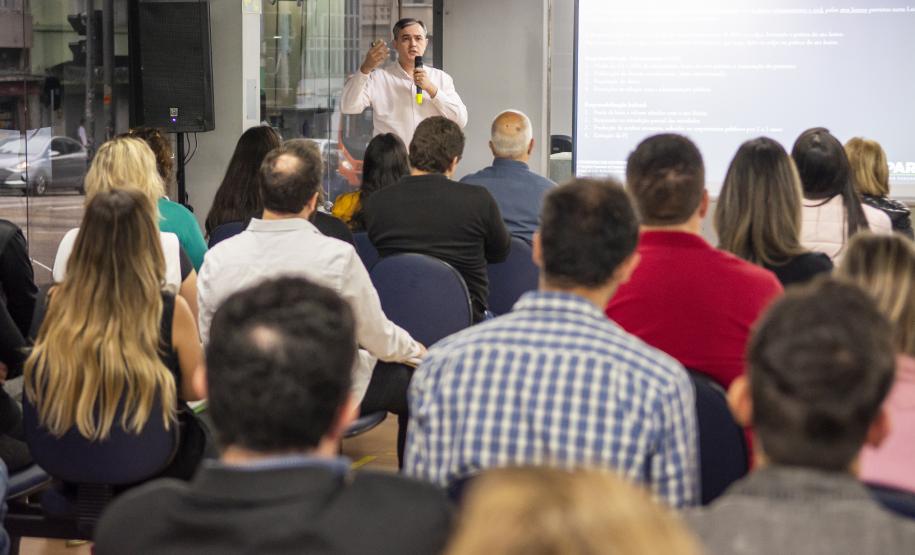 Jucepar difunde informação sobre governança pública na sede do órgão em Curitiba