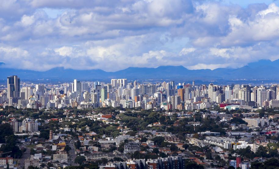 Paraná renova recorde e tempo médio de abertura de empresas cai para menos de 10 horas