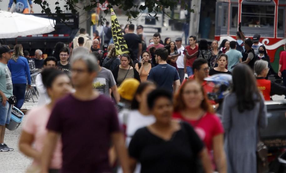 Pelo 9º mês consecutivo, tempo de abertura de empresa no Paraná fica abaixo de 10h