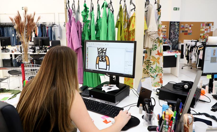 Paraná alcança saldo positivo de 128,4 mil empresas em novembro