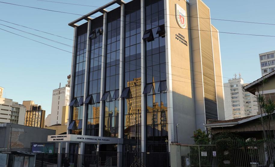 Mais de 25 mil empresas são beneficiadas com Selo do Baixo Risco em 10 meses de vigência