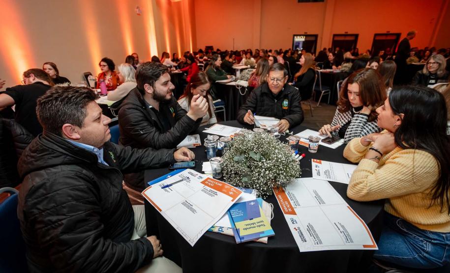 Gestores conhecem atualizações que estão modernizando a abertura de empresas no Paraná