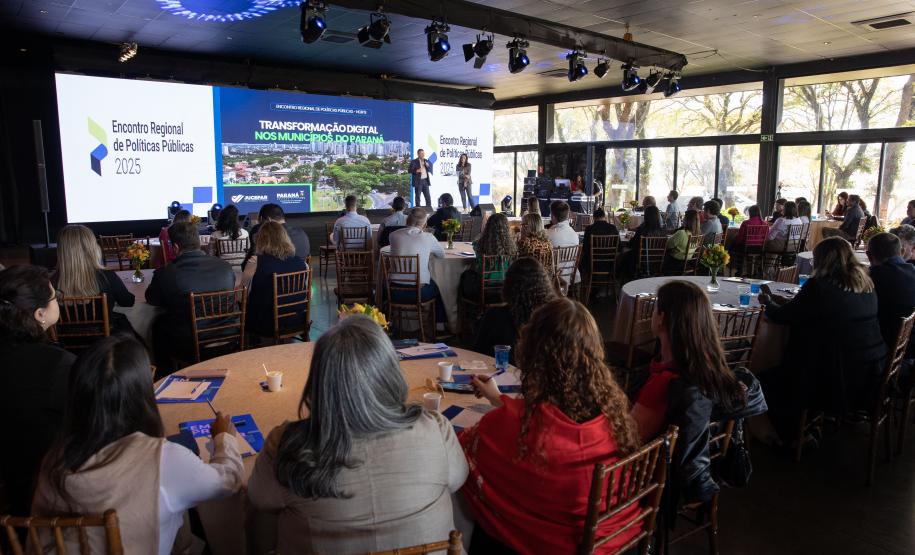 Gestores conhecem atualizações que estão modernizando a abertura de empresas no Paraná