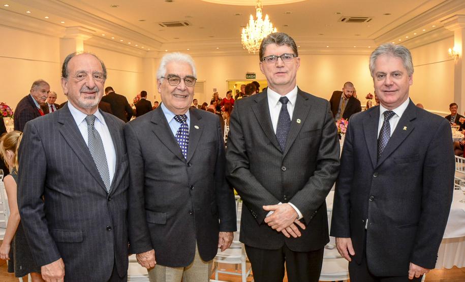 Presidente da Jucepar prestigia posse da nova diretoria da Fecopar