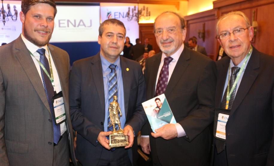 O presidente da Fenaju, Rafael Sousa, o Ministro do Trabalho Ronaldo Nogueira, o presidente da Junta Comercial do Paraná, Ardisson Akel e o presidente da JucisRS, Paulo Kopschina O presidente da Fenaju, Rafael Sousa, o Ministro do Trabalho Ronaldo Nogueira, o presidente da Junta Comercial do Paraná, Ardisson Akel e o presidente da JucisRS, Paulo Kopschina