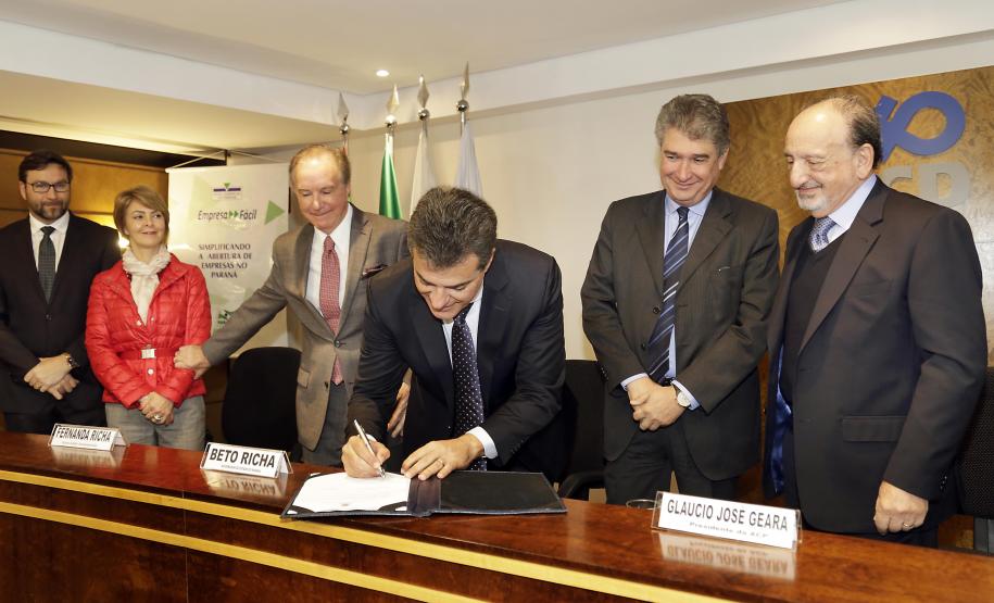 Jucepar integra Secretaria da Fazenda no sistema que facilita abertura de empresas no PR