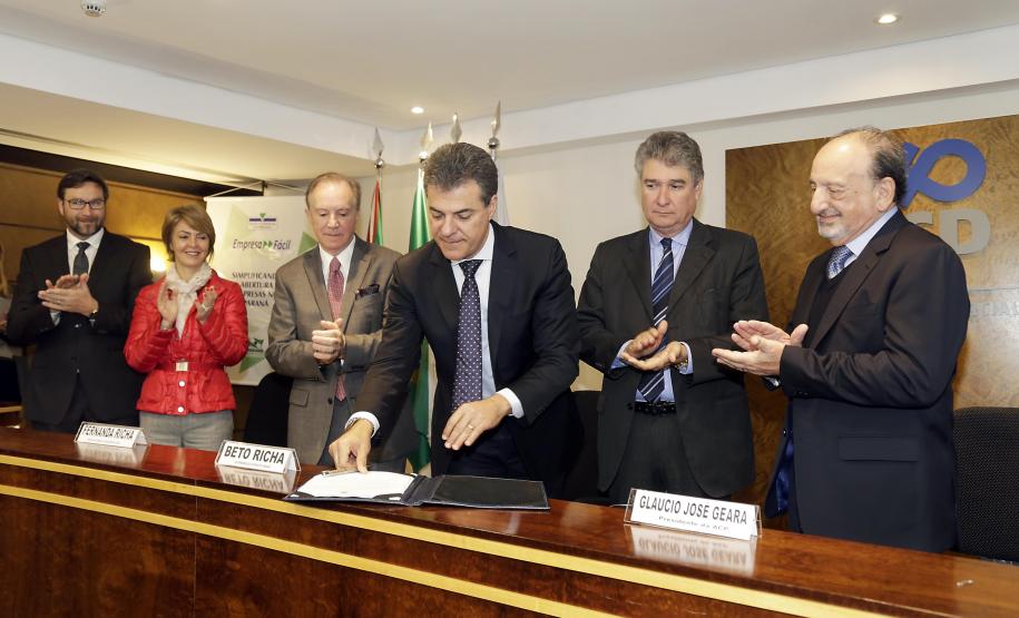 Jucepar integra Secretaria da Fazenda no sistema que facilita abertura de empresas no PR