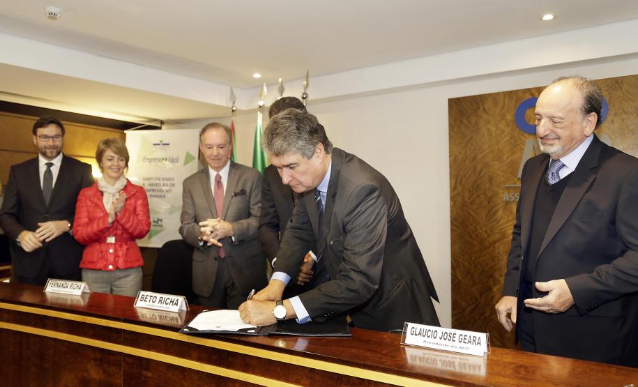 Jucepar integra Secretaria da Fazenda no sistema que facilita abertura de empresas no PR