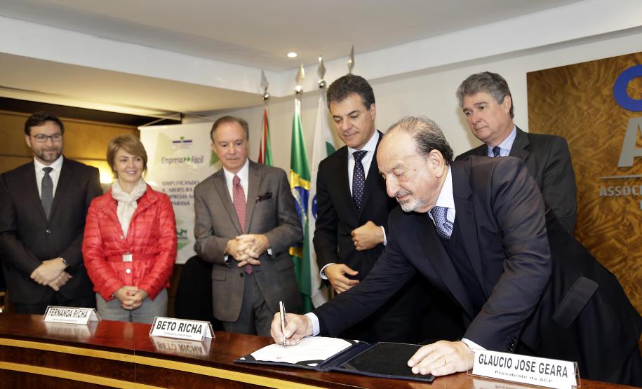 Jucepar integra Secretaria da Fazenda no sistema que facilita abertura de empresas no PR