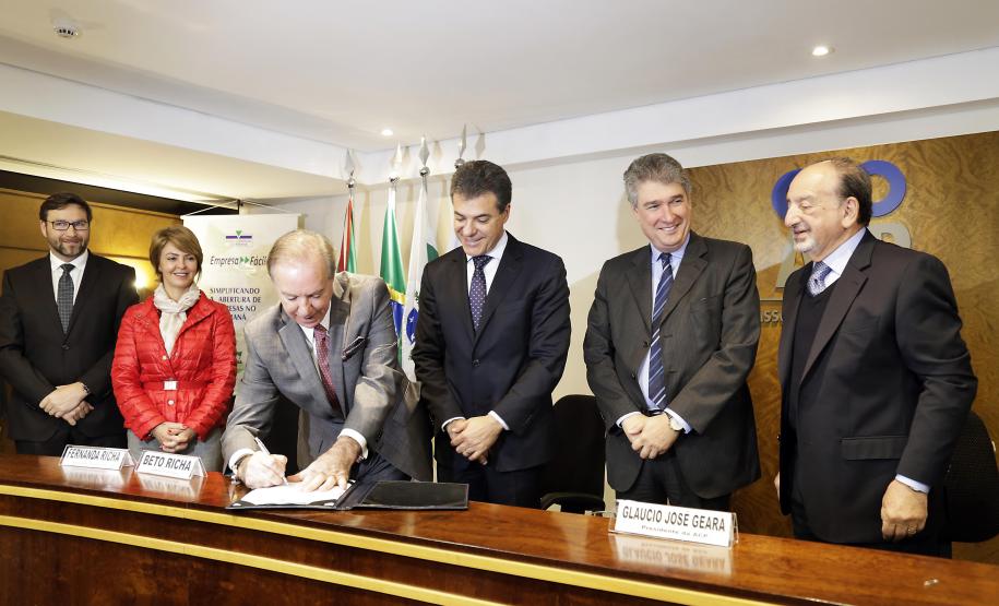 Jucepar integra Secretaria da Fazenda no sistema que facilita abertura de empresas no PR