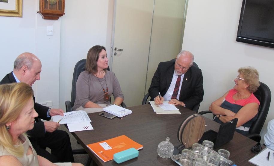 Presidente Akel recebe representantes da Lapa