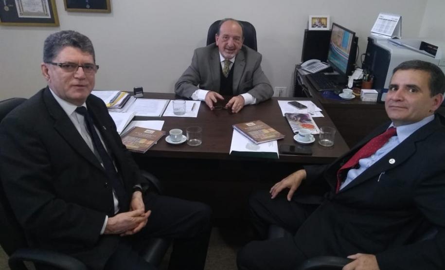 Presidentes da FECOPAR e Sincolon visitam sede da Jucepar