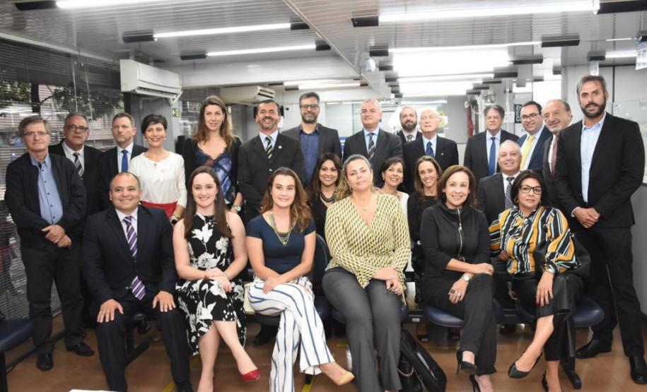 001 Diretoria também assina termo