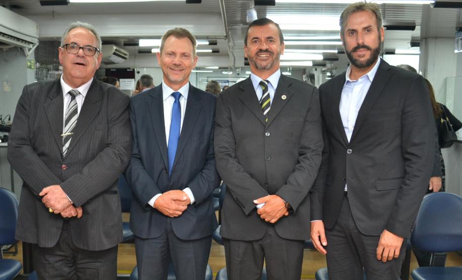 027 Diretoria também assina termo