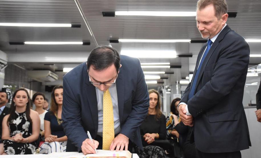 032 Diretoria também assina termo