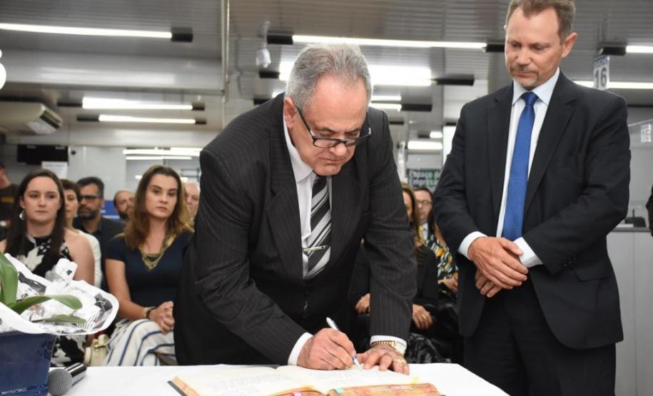 040 Diretoria também assina termo