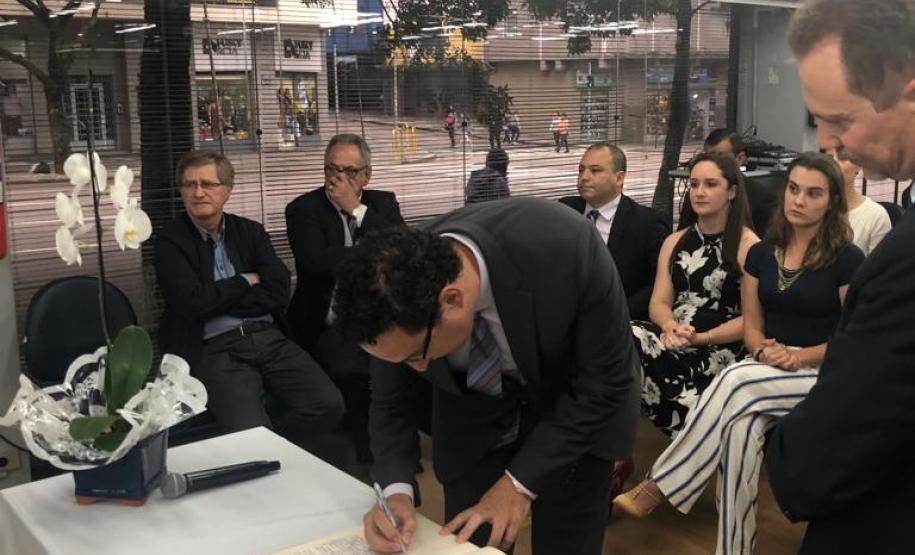 046 Diretoria também assina termo