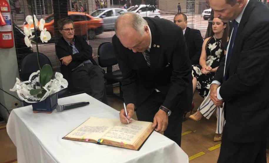 049 Diretoria também assina termo