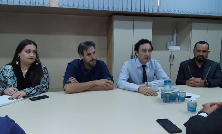 Mesa de Discussão Após palestra, JUCEPAR foi seu destino na Capital Paranaense