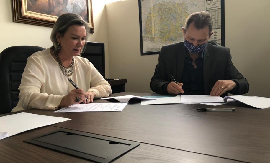 Assinatura de Contrato de Gestão Presidente da Jucepar assina Contrato de Gestão com E-Paraná Comunicação